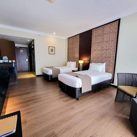 Mines Beach Resort Hotel Seri Kembangan Exterior foto