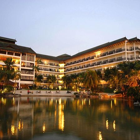 Mines Beach Resort Hotel Seri Kembangan Exterior foto