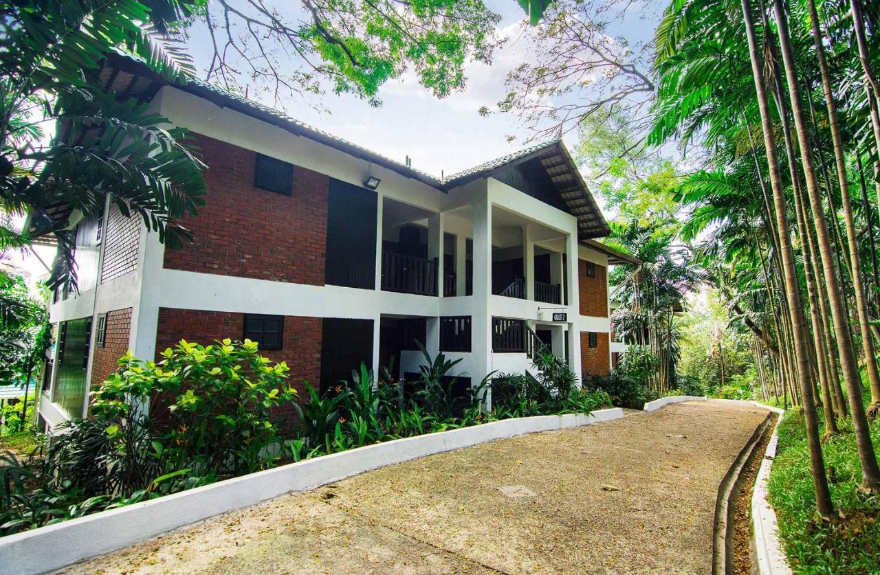 Mines Beach Resort Hotel Seri Kembangan Exterior foto