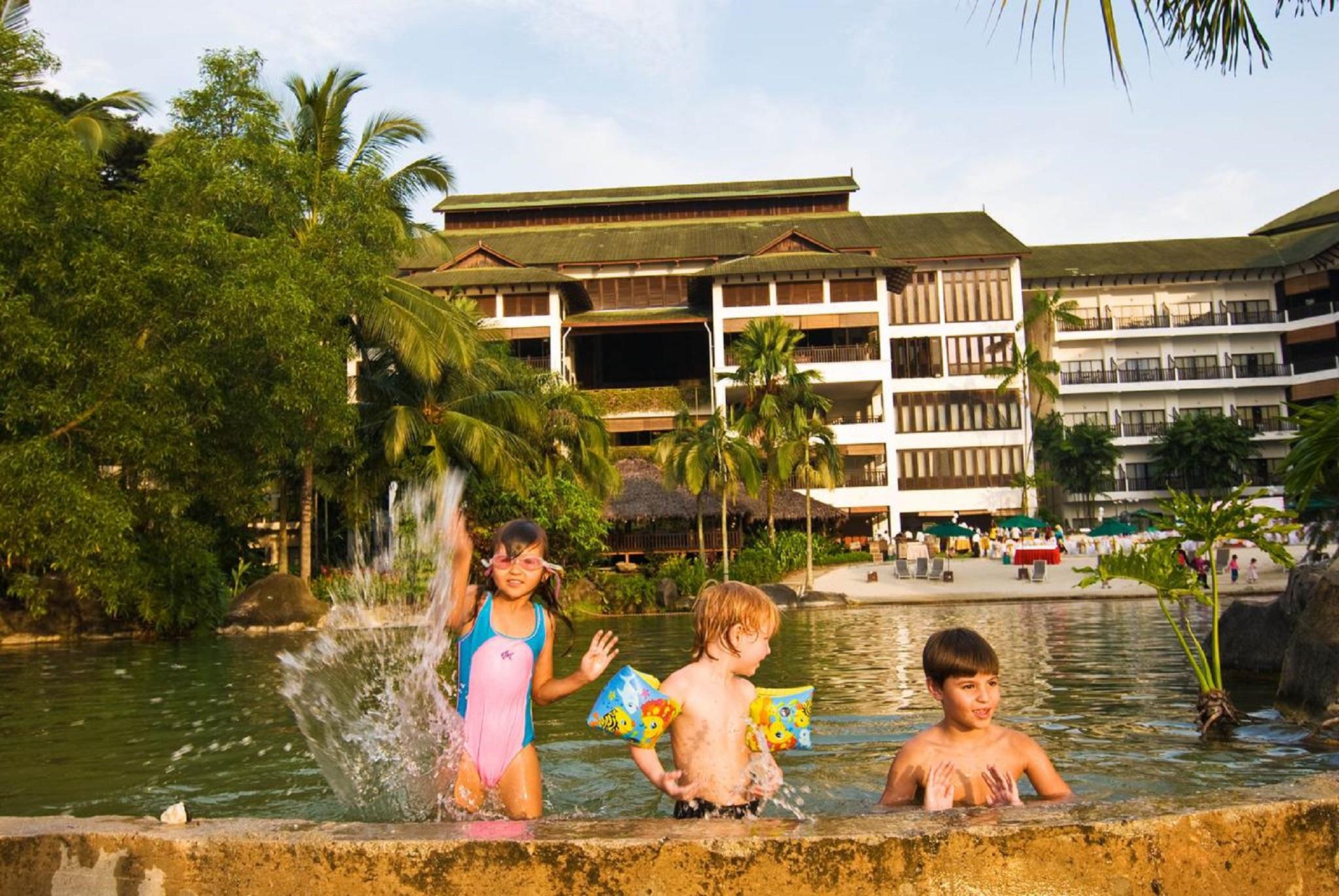 Mines Beach Resort Hotel Seri Kembangan Exterior foto