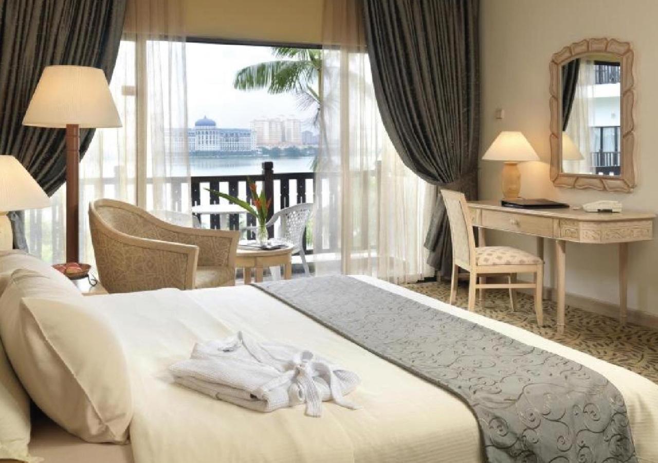 Mines Beach Resort Hotel Seri Kembangan Exterior foto
