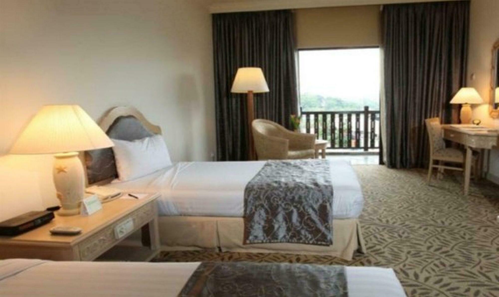 Mines Beach Resort Hotel Seri Kembangan Exterior foto